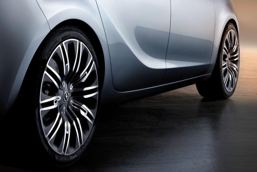  Opel Zafira Tourer Concept 2011 года  (фото 2 из 28)